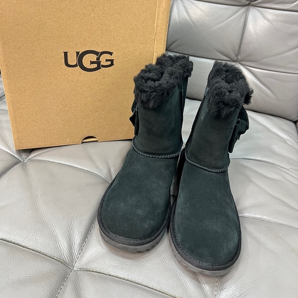 UGG Boots Kids Girls Size 3 Daelynn NEW Boot Black Suede - Picture 3 of 7